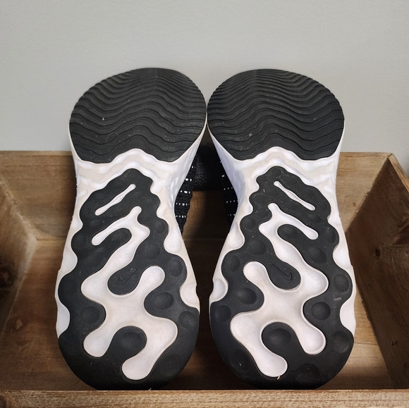 Nike React Phantom shoes - Picture 5 of 8